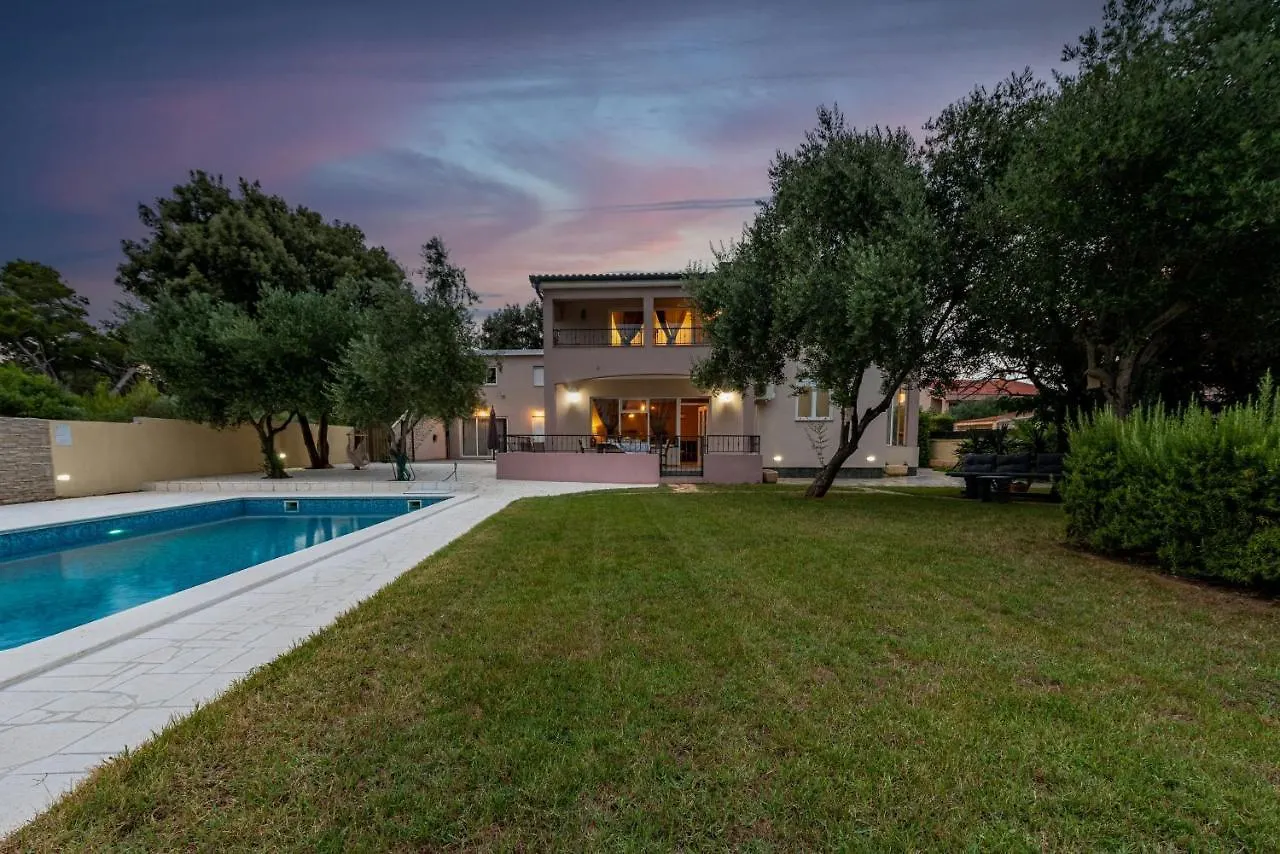 Villa Fresia 0*, Vir Croatia