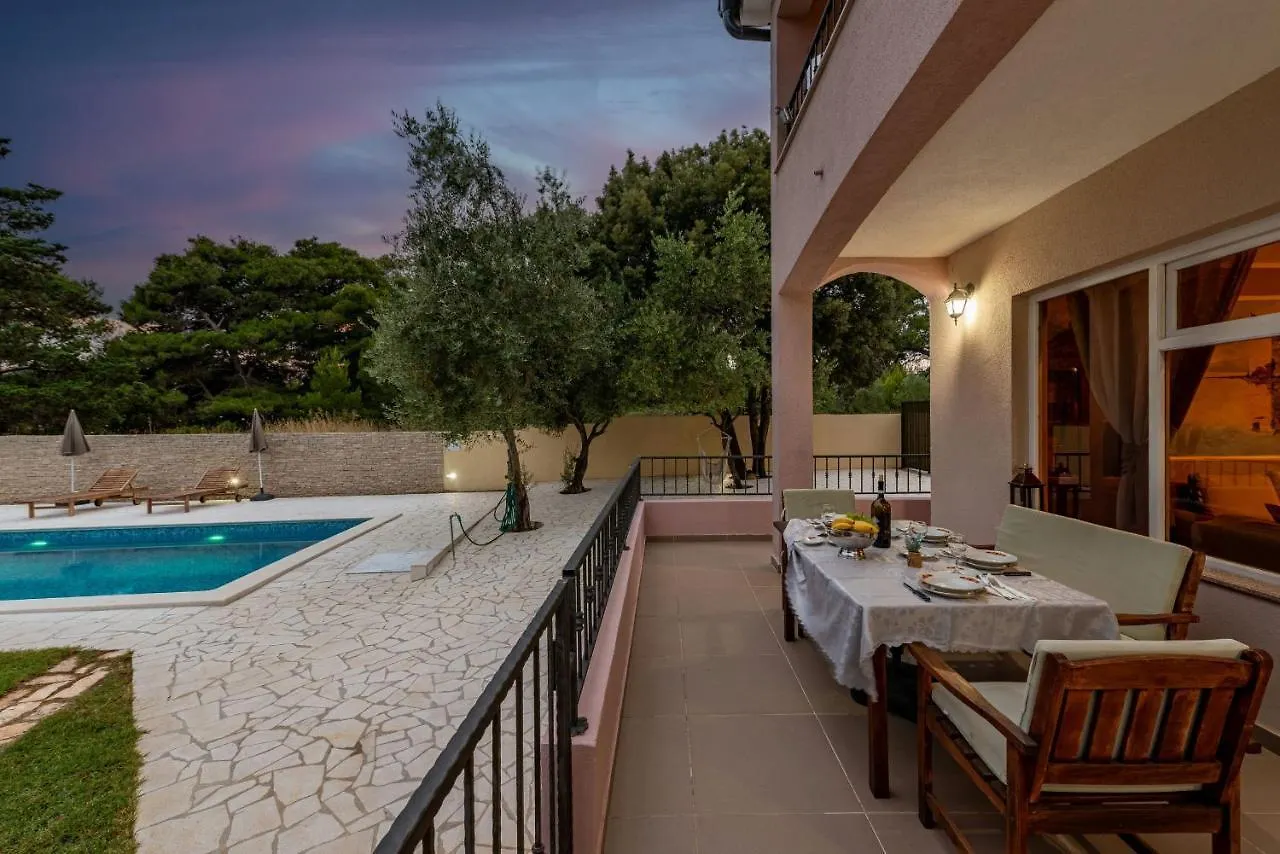 Villa Fresia  Vir