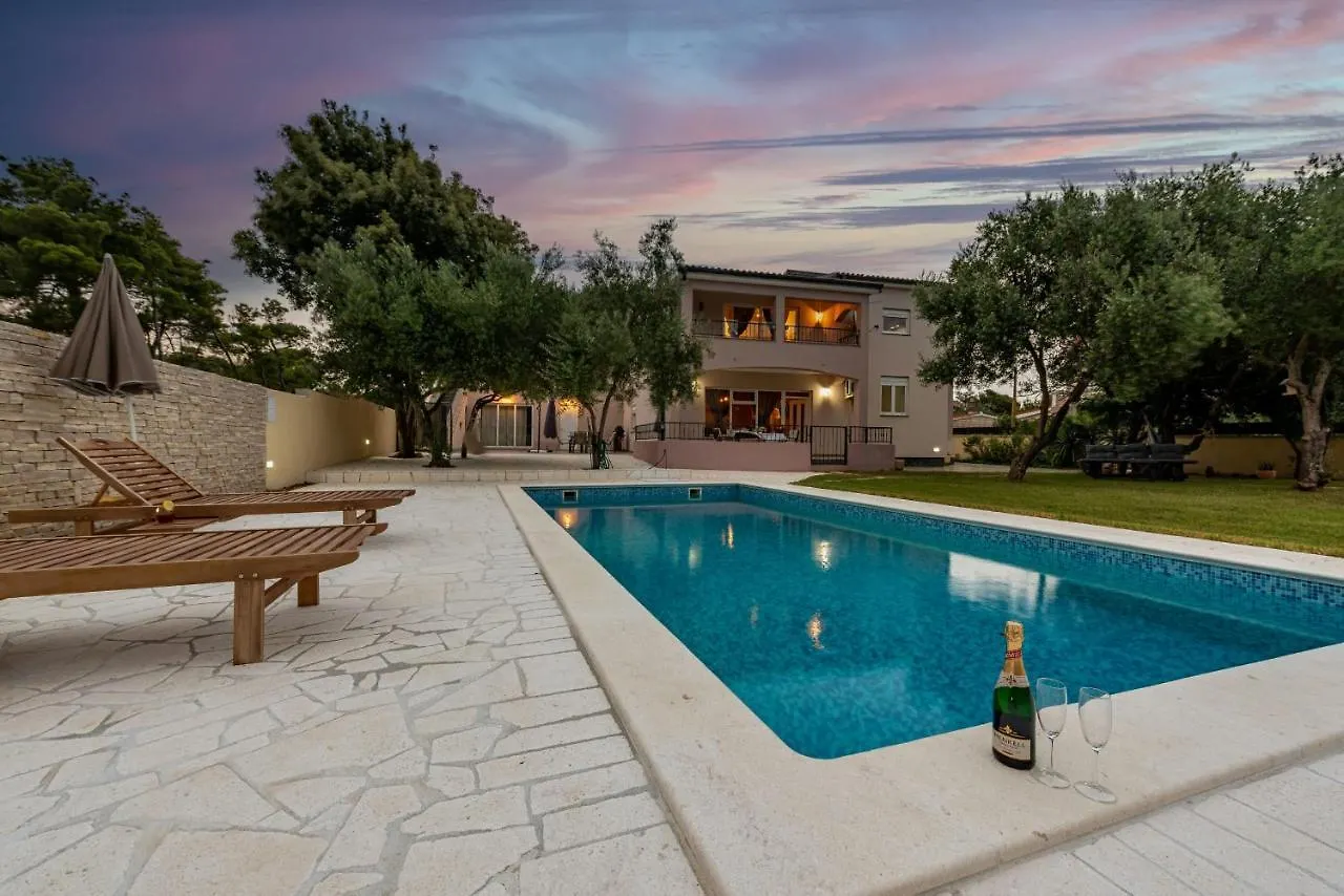 Villa Fresia فير