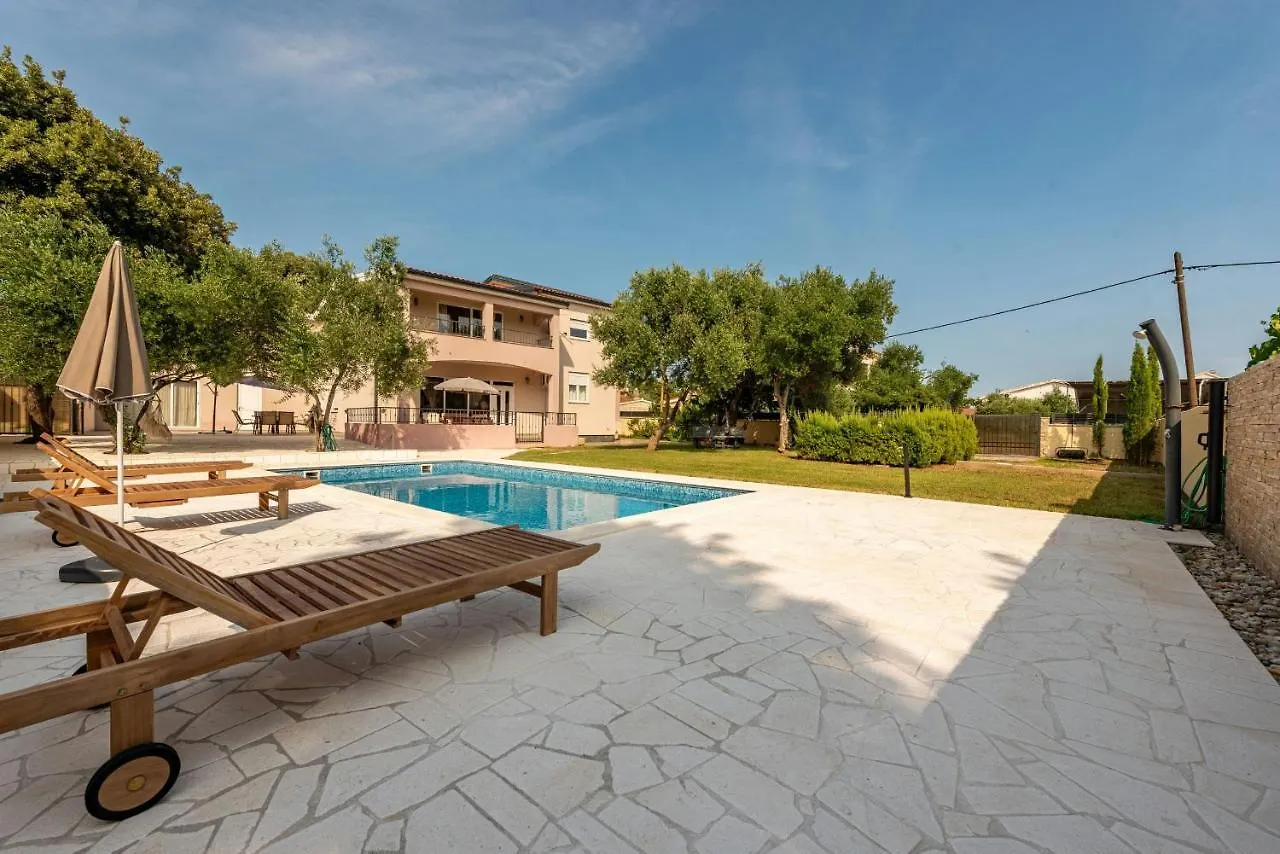 Villa Fresia فير